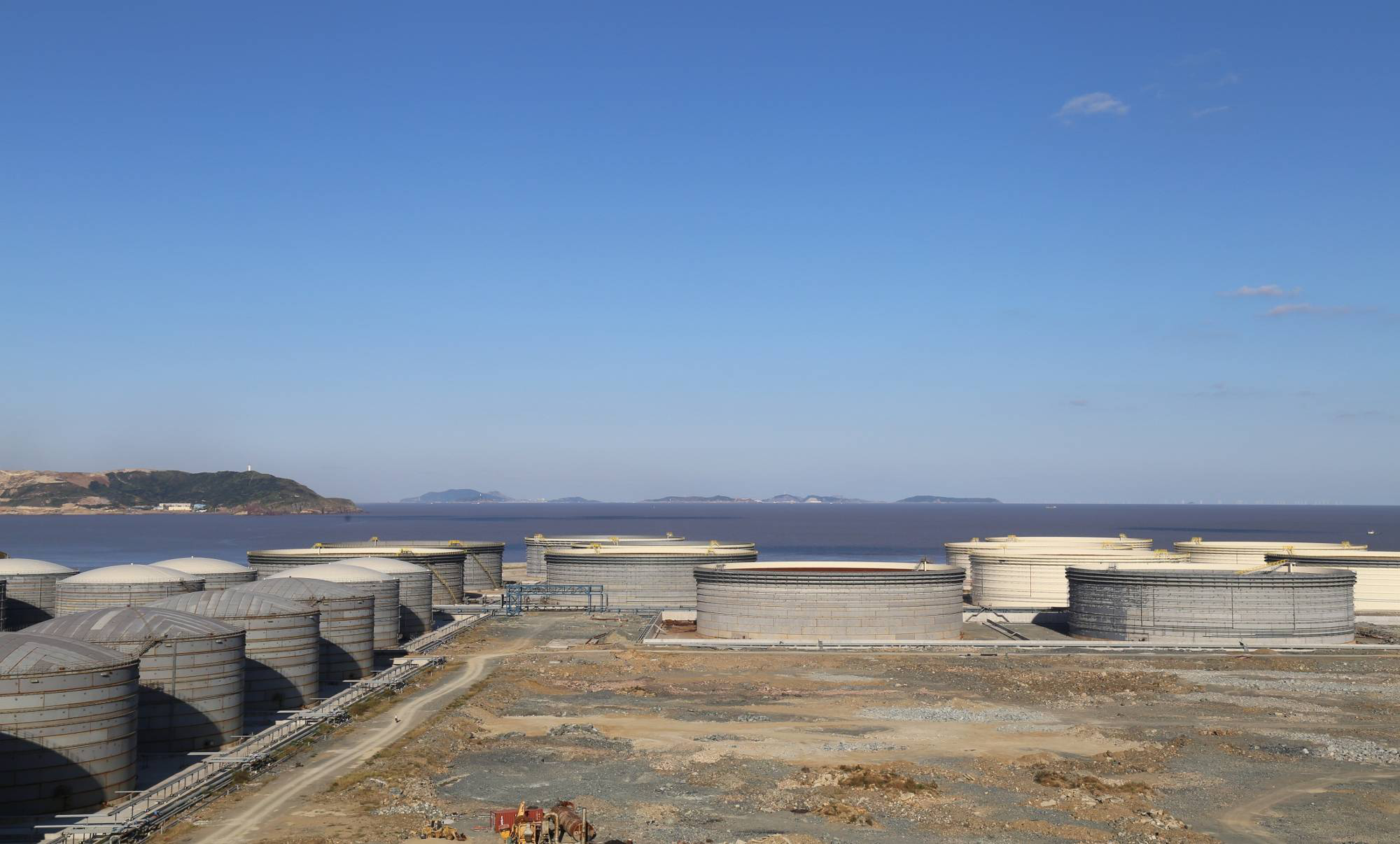 14×100000立方米、15×20000立方米、1×10000立方米黃澤山石油中轉(zhuǎn)儲運項目陸域部分Ⅰ&Ⅱ標(biāo)段儲罐工程   廣廈(舟山)能源集團有限公司